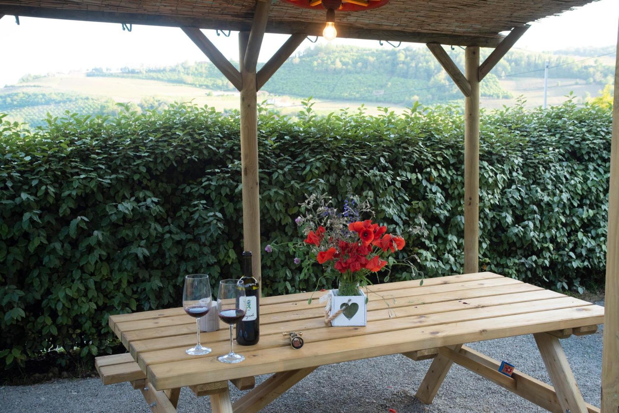 Agriturismo La Rovere - I Carrozzoni Gitani Cossano Belbo Zewnętrze zdjęcie