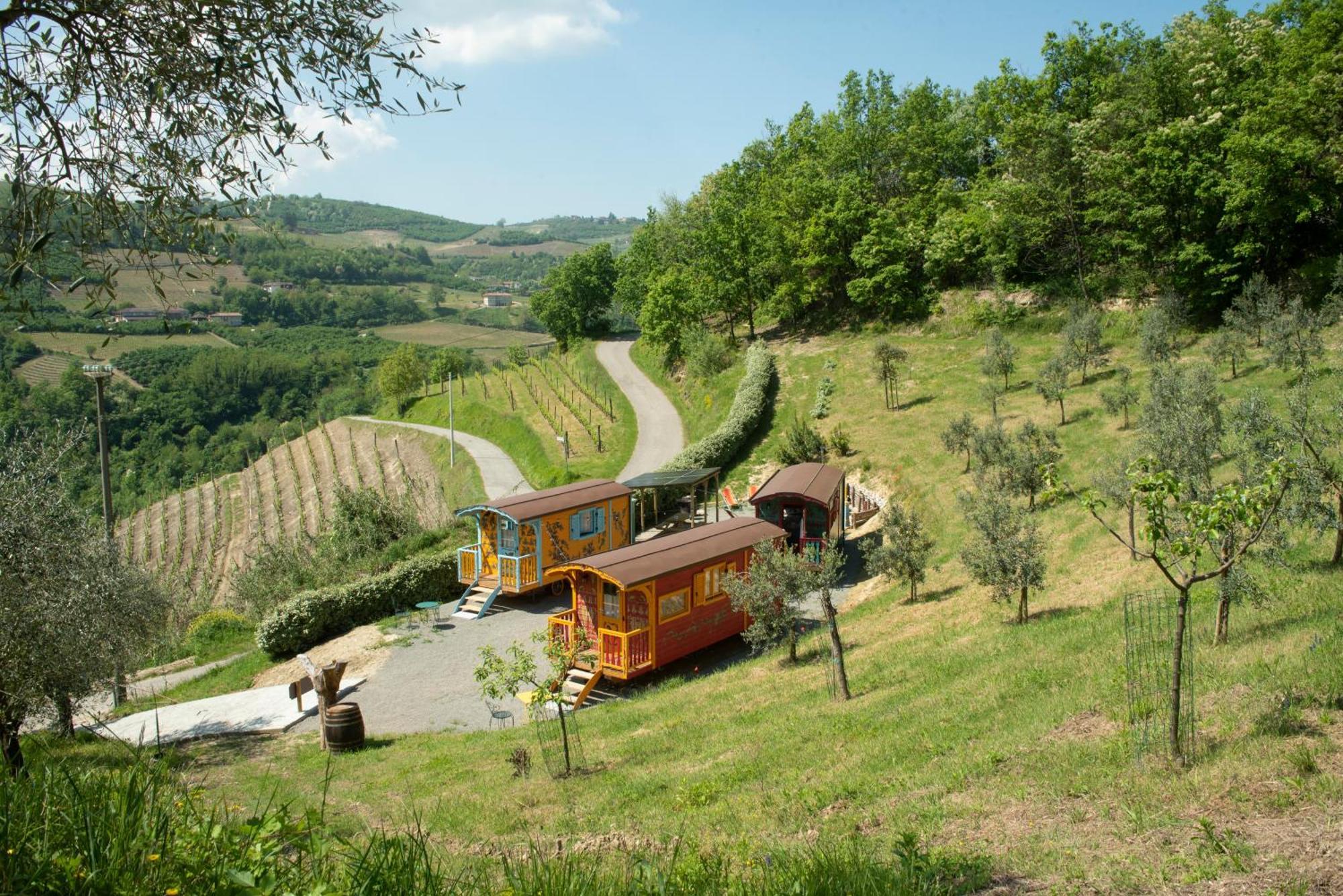 Agriturismo La Rovere - I Carrozzoni Gitani Cossano Belbo Zewnętrze zdjęcie